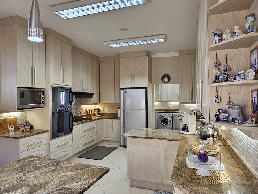5 Bedroom Property for Sale in Wavecrest Eastern Cape